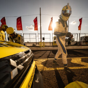Stock Car: Mitsubishi encara desafio de “fuso asiático” na primeira corrida noturna da história da Stock Car