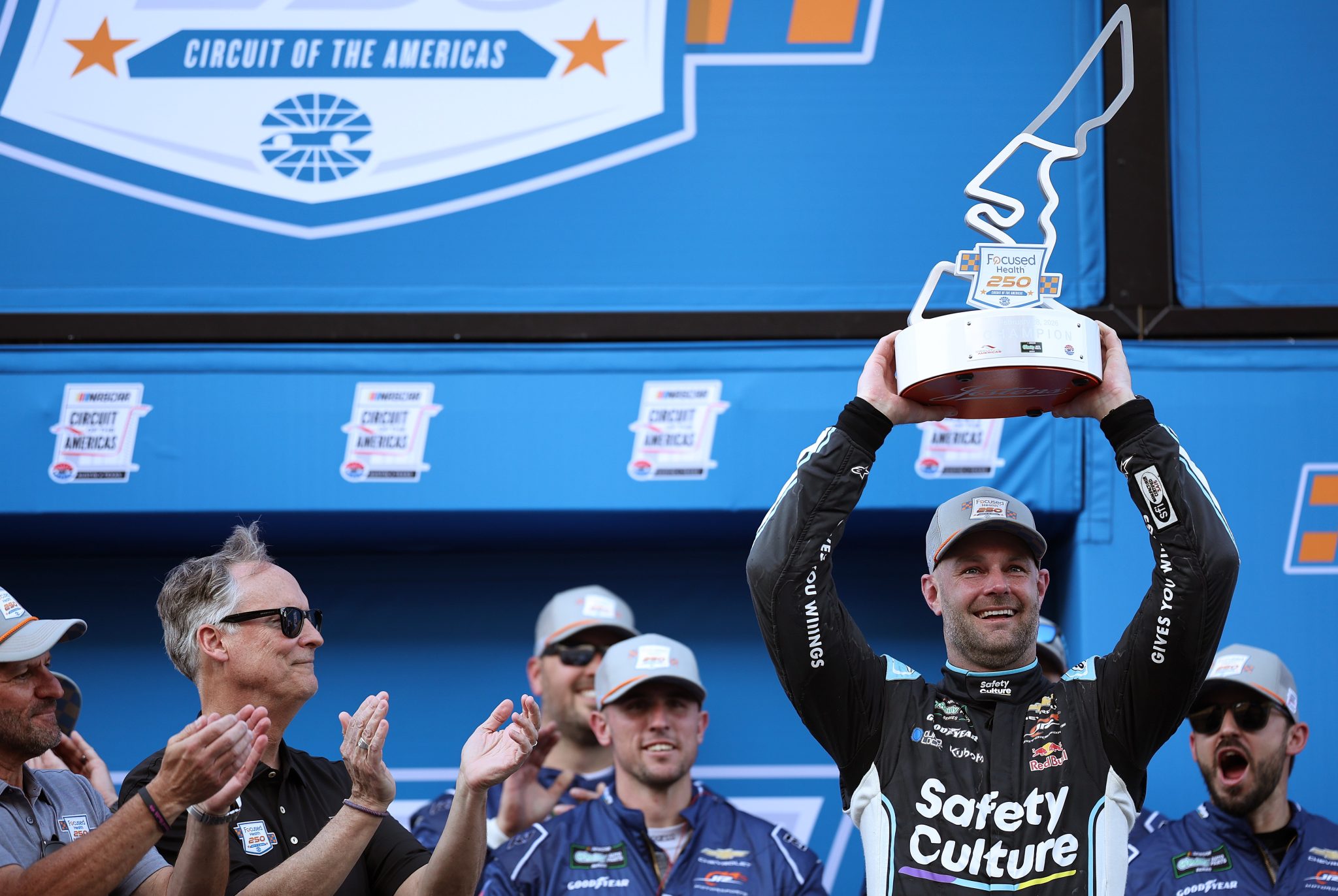 NASCAR: Shane van Gisbergen vence no COTA e Layne Riggs em são Petersburgo