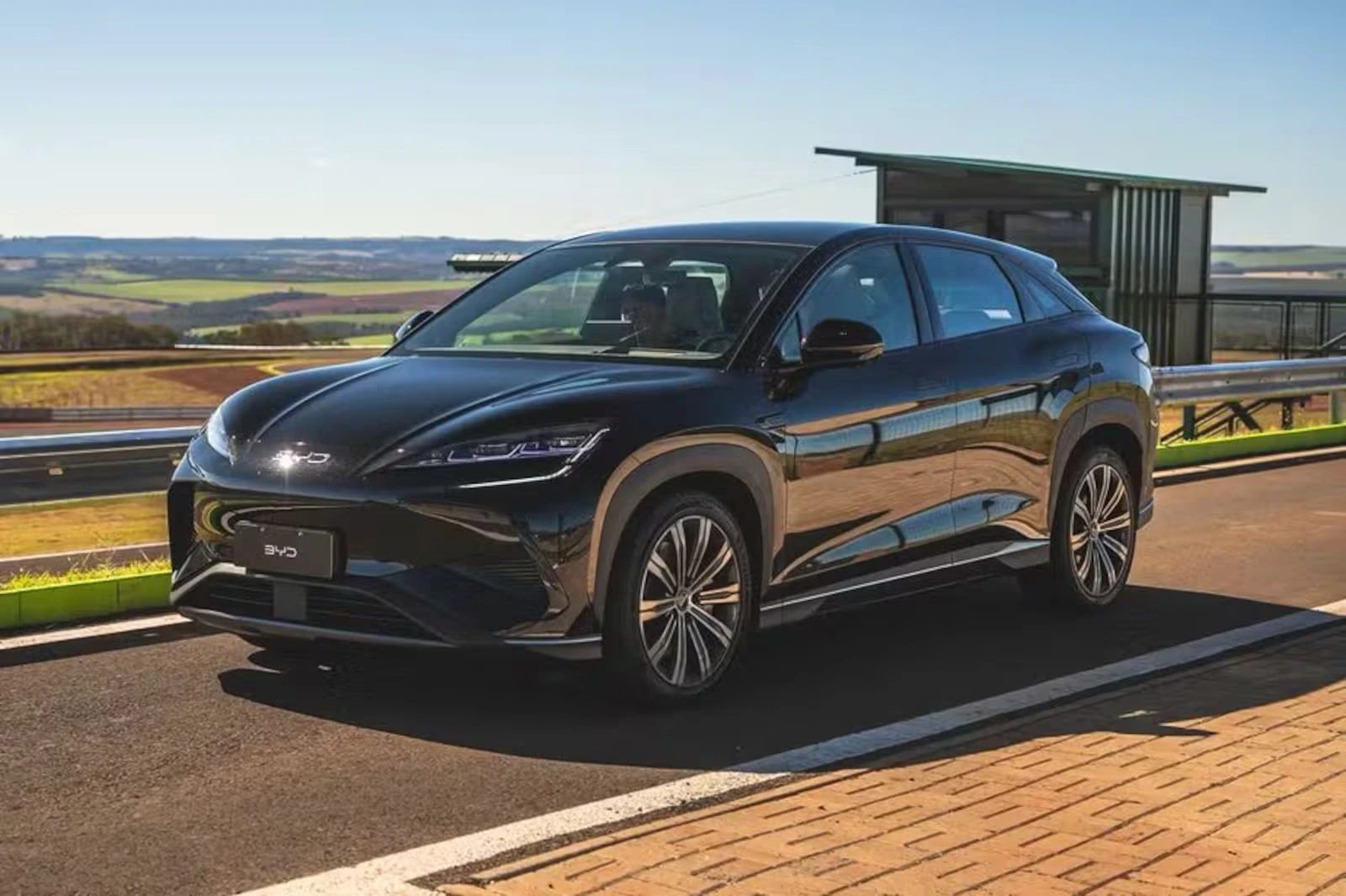 BYD Sealion 07 chega ao Brasil: SUV elétrico premium estreia com plataforma 3.0 Evo e mira BMW e Volvo