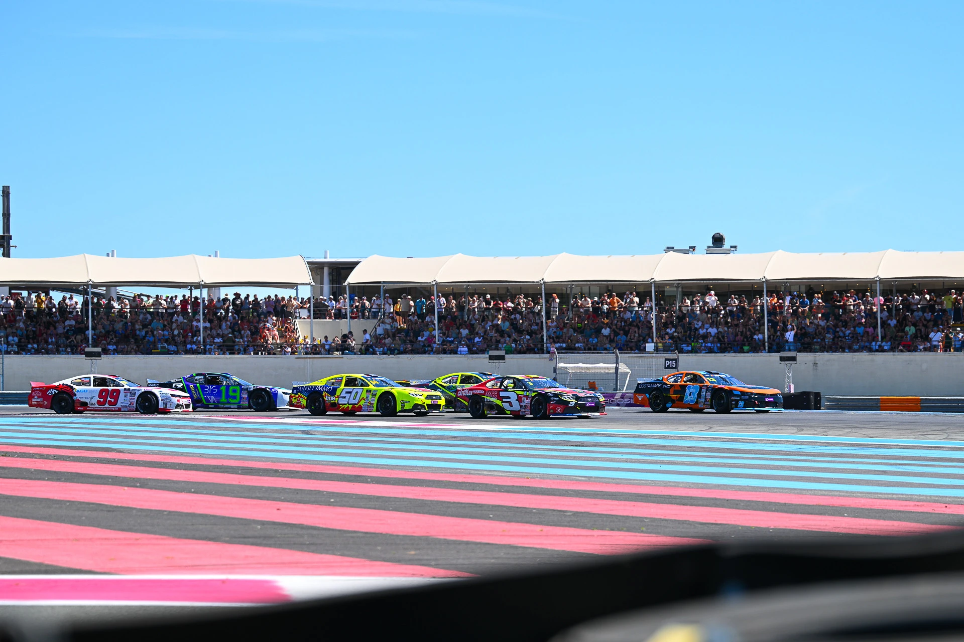 Nelson Piquet Jr. conquista 6º lugar no NASCAR GP France em Le Castellet; Francês Paul Jouffreau vence diante da torcida