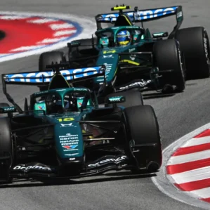 Aston Martin na F1: “Está pesando sobre todos” – equipe enfrenta fim de semana doloroso em Barcelona e aguarda pacote de atualizações