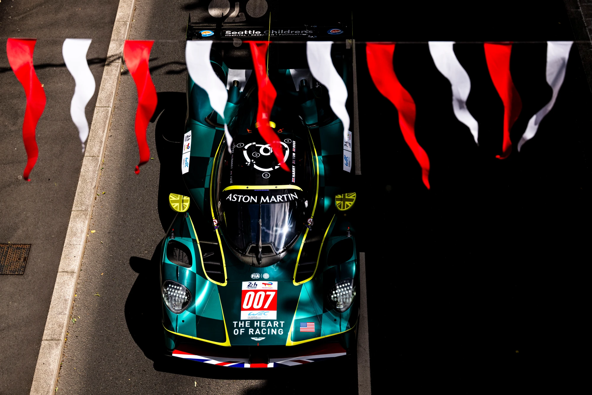 Le Mans 2026: Aston Martin Valkyrie domina test day com Tom Gamble na liderança