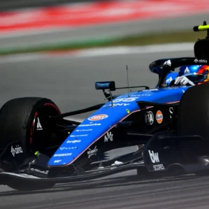Carlos Sainz exige “voltar à prancheta” da Williams após GP de Barcelona: “Estamos muito longe da realidade”