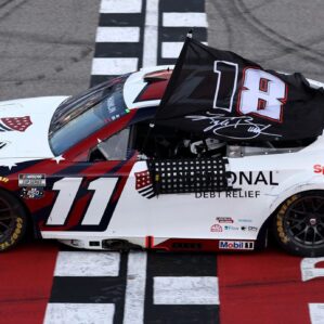 Denny Hamlin Vitoria Michigan 2026 Homenagem Kyle Busch Nascar Cup Series