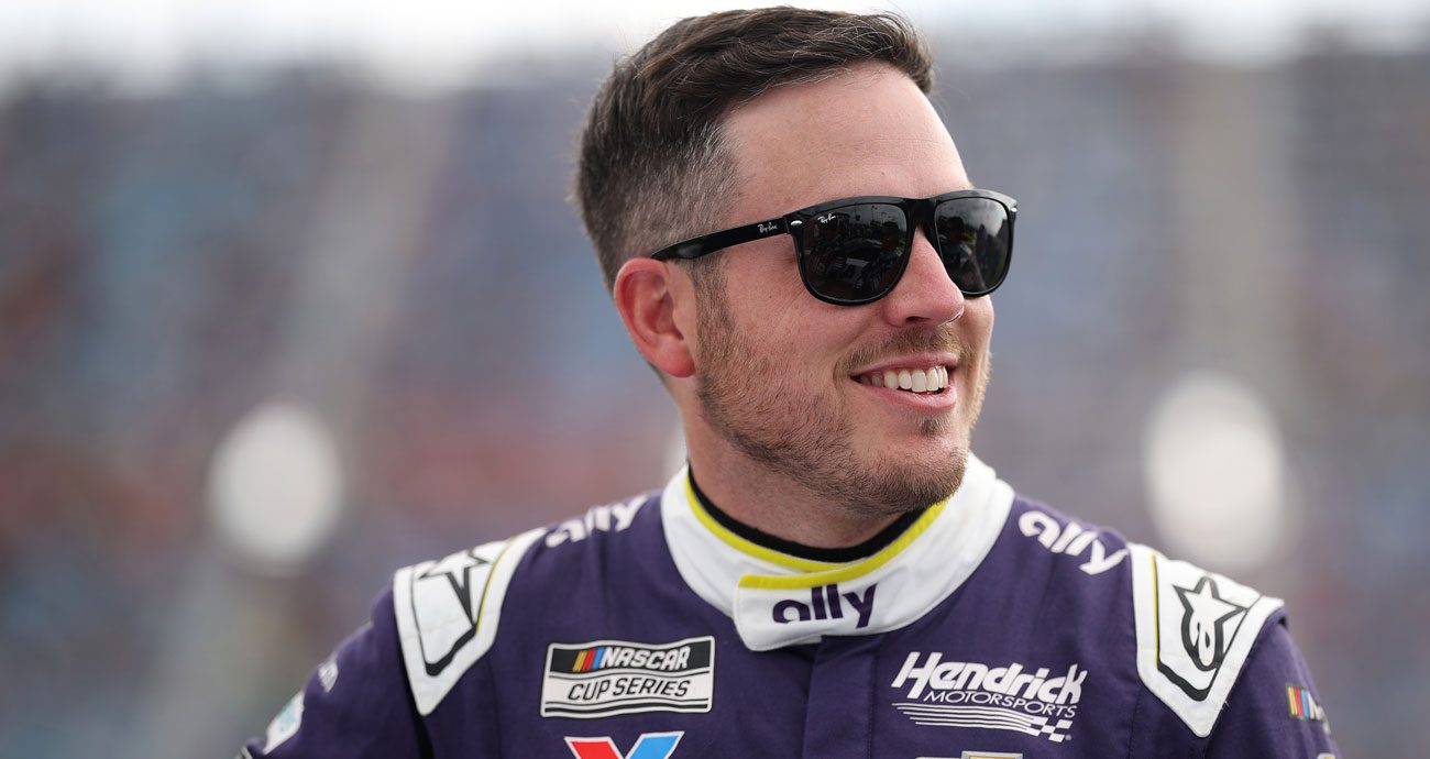 Alex Bowman anuncia aposentadoria da NASCAR após temporada 2027
