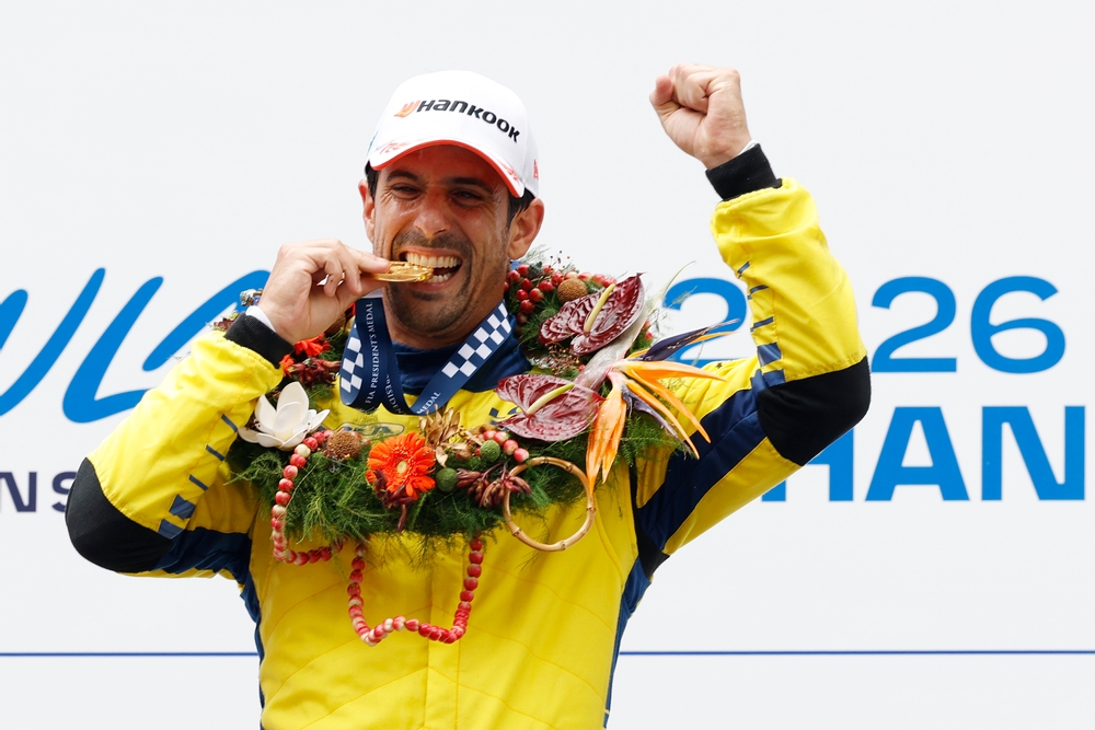 Fórmula-E: Pascal Wehrlein e Lucas di Grassi vencem em Shangai