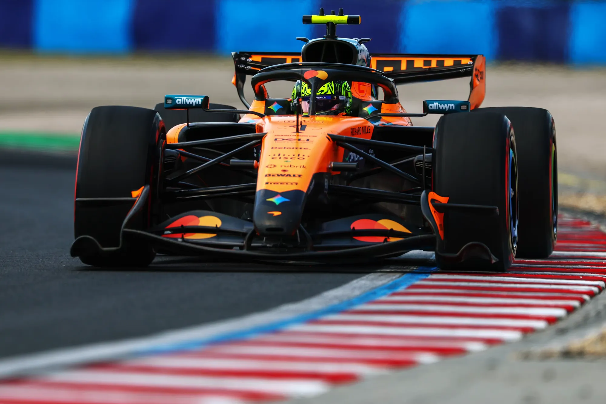 Fórmula-1: Norris conquista pole position no GP da Hungria 2026; Hamilton perde posição com punição