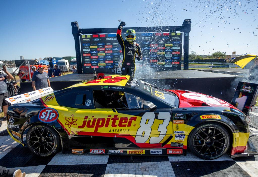 Gabriel Casagrande vence Corrida 2 em duelo eletrizante e assume liderança em Londrina