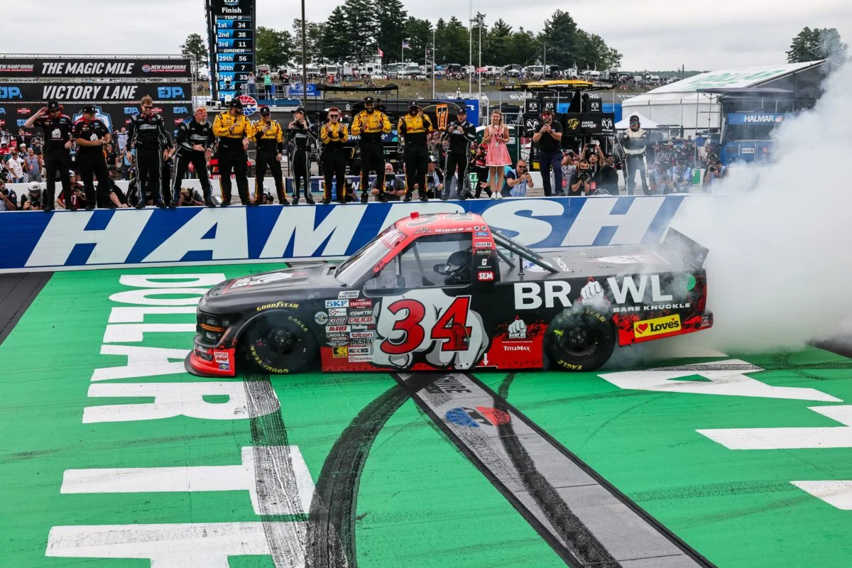 NASCAR Craftsman Truck Series: Layne Riggs vence em Hampshire. Definidos os dez classificados para o Chase