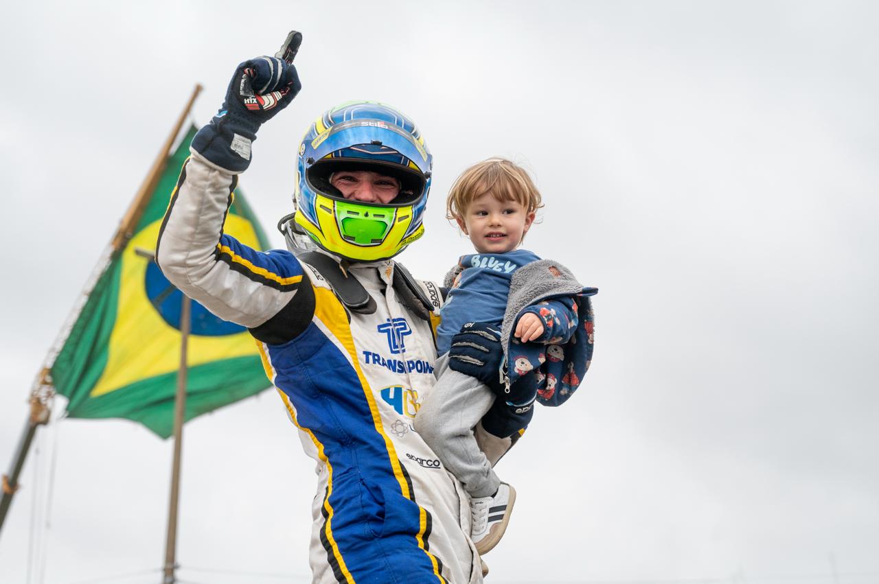 Henrique Basso Vira Sobre Gabriel Ymagawa Na Ultima Curva E Vence Corrida 2 Do Mbr Em Cascavel