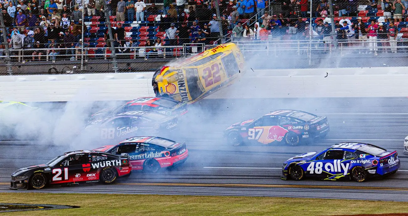 Nascar: Kyle Larson vence YellaWood 500 em Talladega com ultrapassagem épica no último quarto de milha